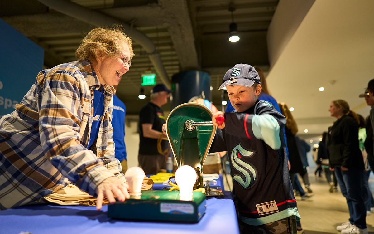 Seattle Kraken fans learn about renewal energy at Green Night presented by Boeing