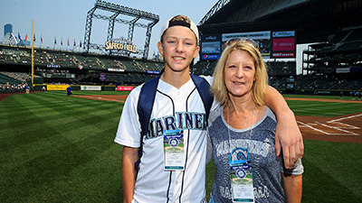 Young fans live out big-league dreams through Boeing, baseball partnership