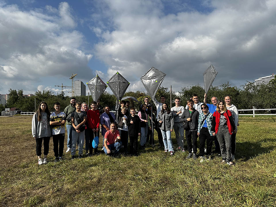 Boeing mentors and workshop participants show off their kites in Kyiv, Ukraine. 