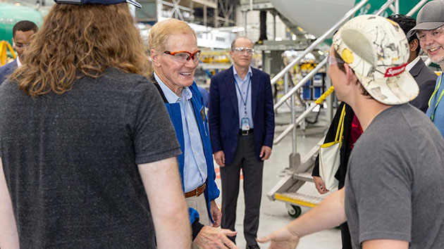   NASA Administrator Bill Nelson speaks with members of the 737 team on the floor of the factory in Renton, Washington. (Michael Holly photo)
