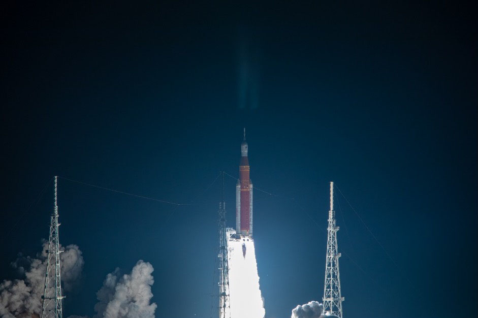 ‘Fly me to the moon’: Artemis II crew announced