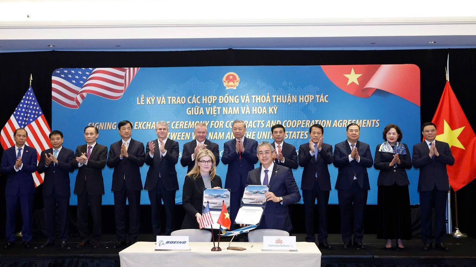 Vietnam and U.S. government officials joined Stephanie Pope, president and CEO of Boeing Commercial Airplanes, and Dang Ngoc Hoa, chairman of the Board of Directors of Vietnam Airlines, at a ceremony in Washington, D.C. today to announce an order for 50 737 MAX airplanes.