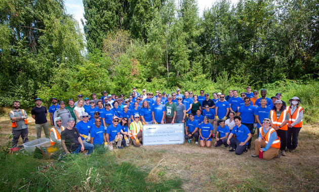 A group of volunteers at Lake Samammish Stat Park in Washington State.