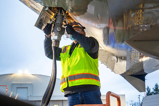 Frank Farstad loads sustainable aviation fuel into the 2021 Boeing ecoDemonstrator