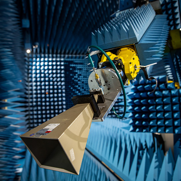 dual robotic antenna measurement system (DRAMS)