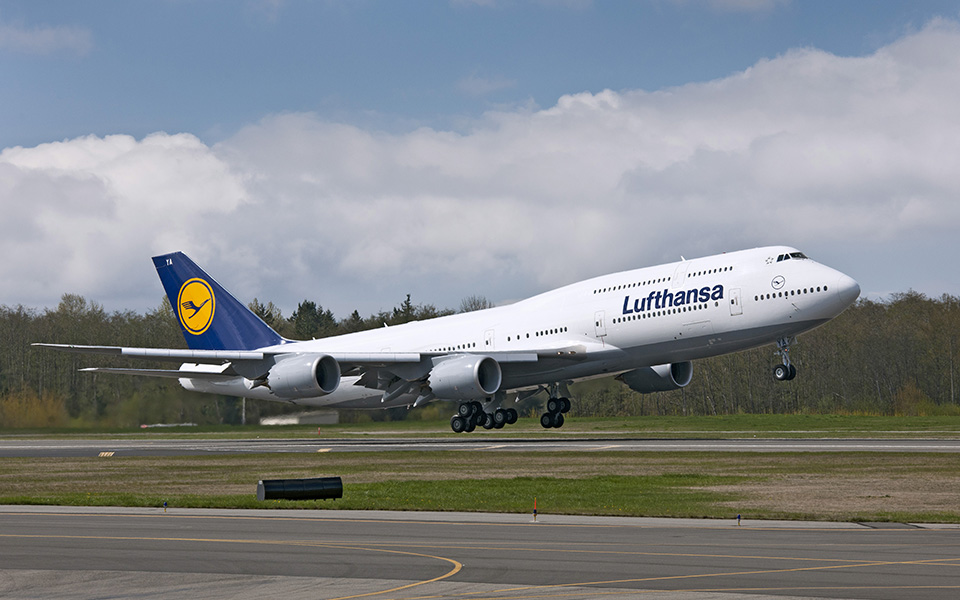 Lufthansa 747-8I Take off Images K65636-05