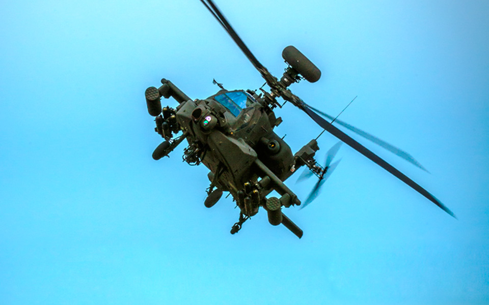 SMF12-G-233945-Apache AH 64E ground to air shoot in the Arizona desert