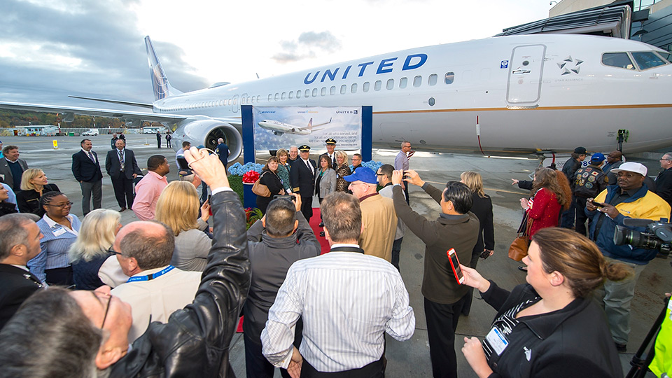 United Airlines employees in front of 737-900ER at Boeing Field