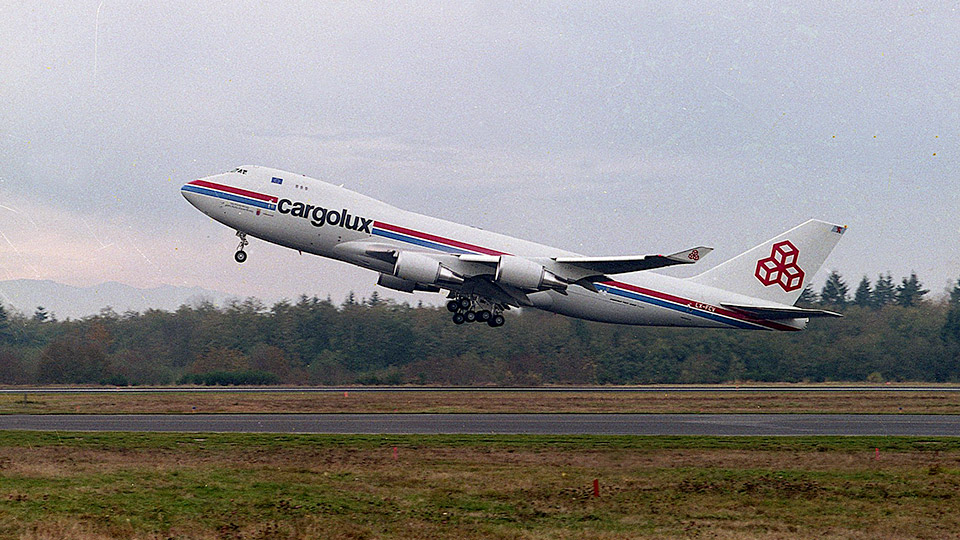 Takeoff of CargoLux first 747-400 freighter delivery, 1993
