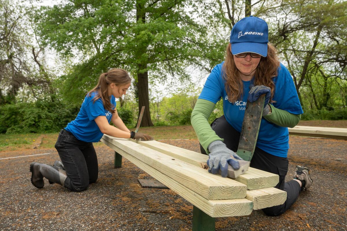 Boeing employees helped community partner The Mission Continues build new park benches in the Washington, D.C., area.