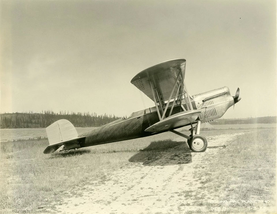 The Model 40 had conventional wood and fabric wings and tail surfaces, but used an odd combination of structures for the fuselage; the center and forward fuselage were made of steel tube construction, but the rear fuselage was made of wood veneer over laminated wood formers. 