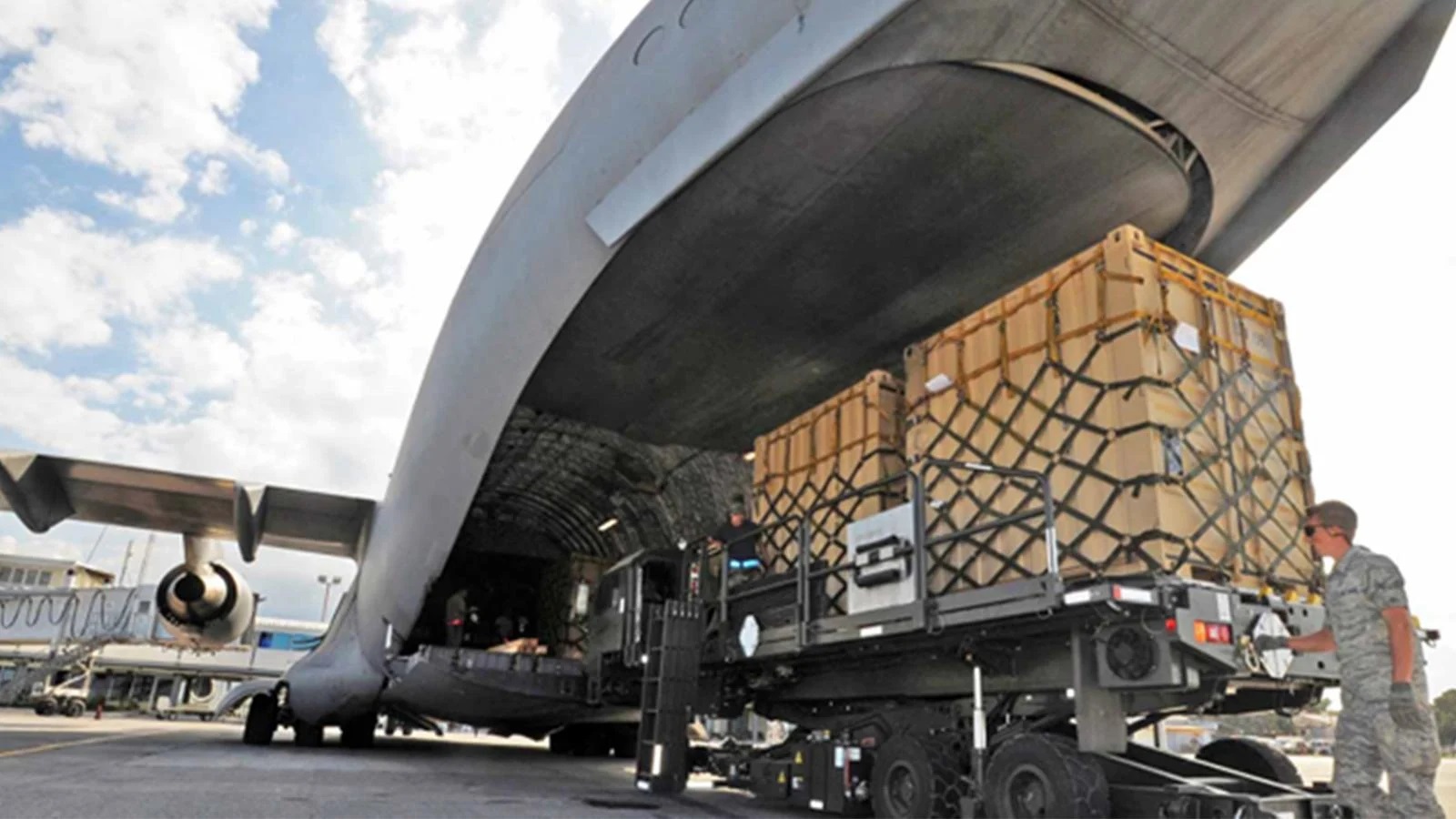 Cargo pallets are removed from a C-17 Globemaster III in Port-Au-Prince, Haiti