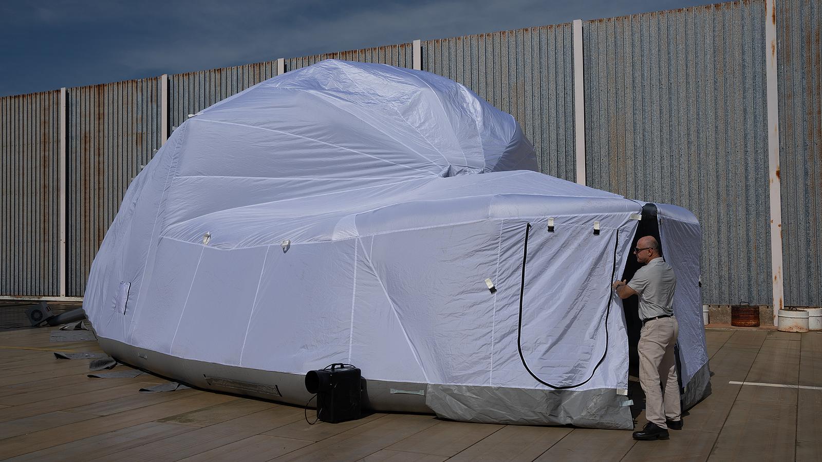 Within minutes, the maintenance shelter is ready for use.  
