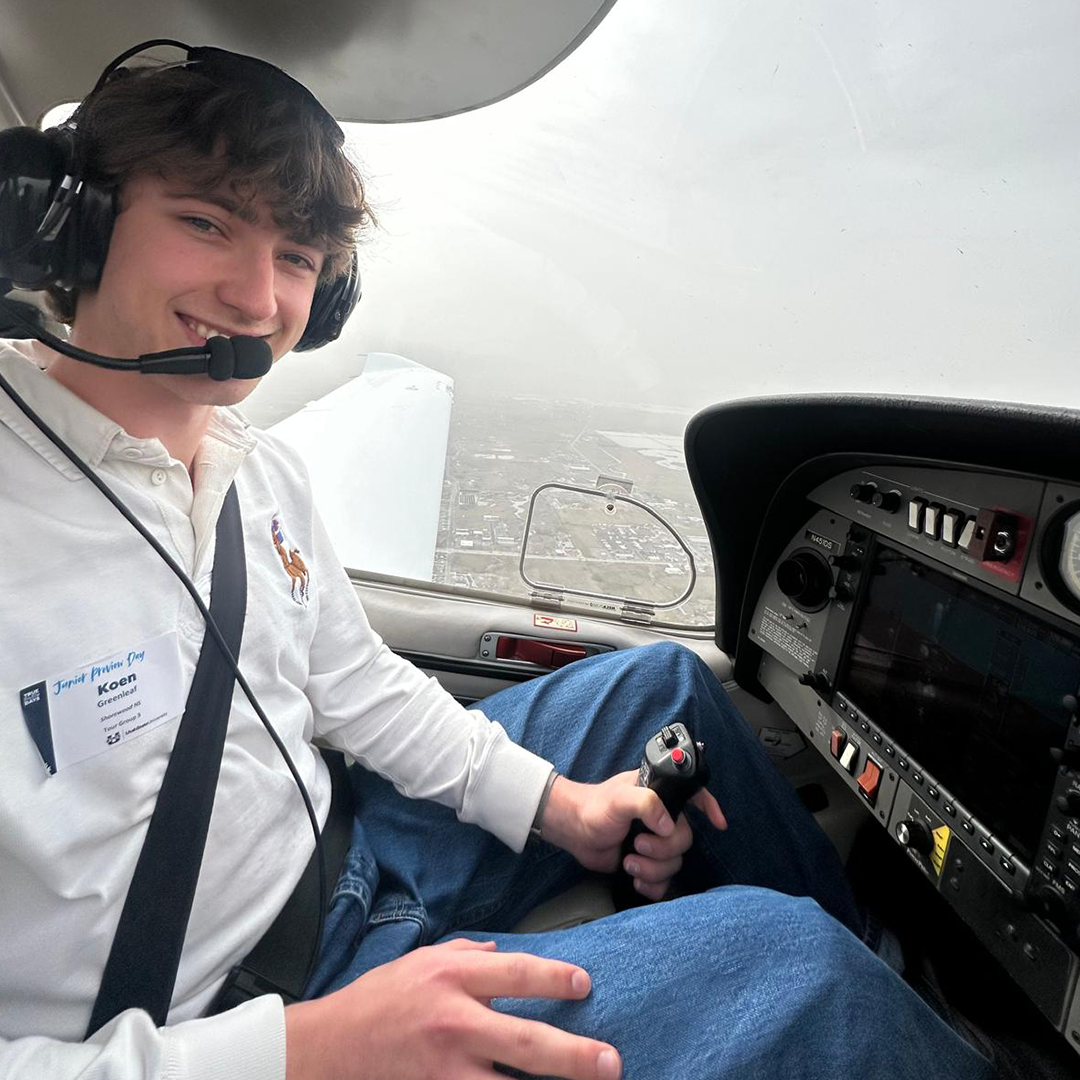  Greenleaf’s son, Koen Greenleaf, during his first discovery flight (via Erin Greenleaf © Boeing)