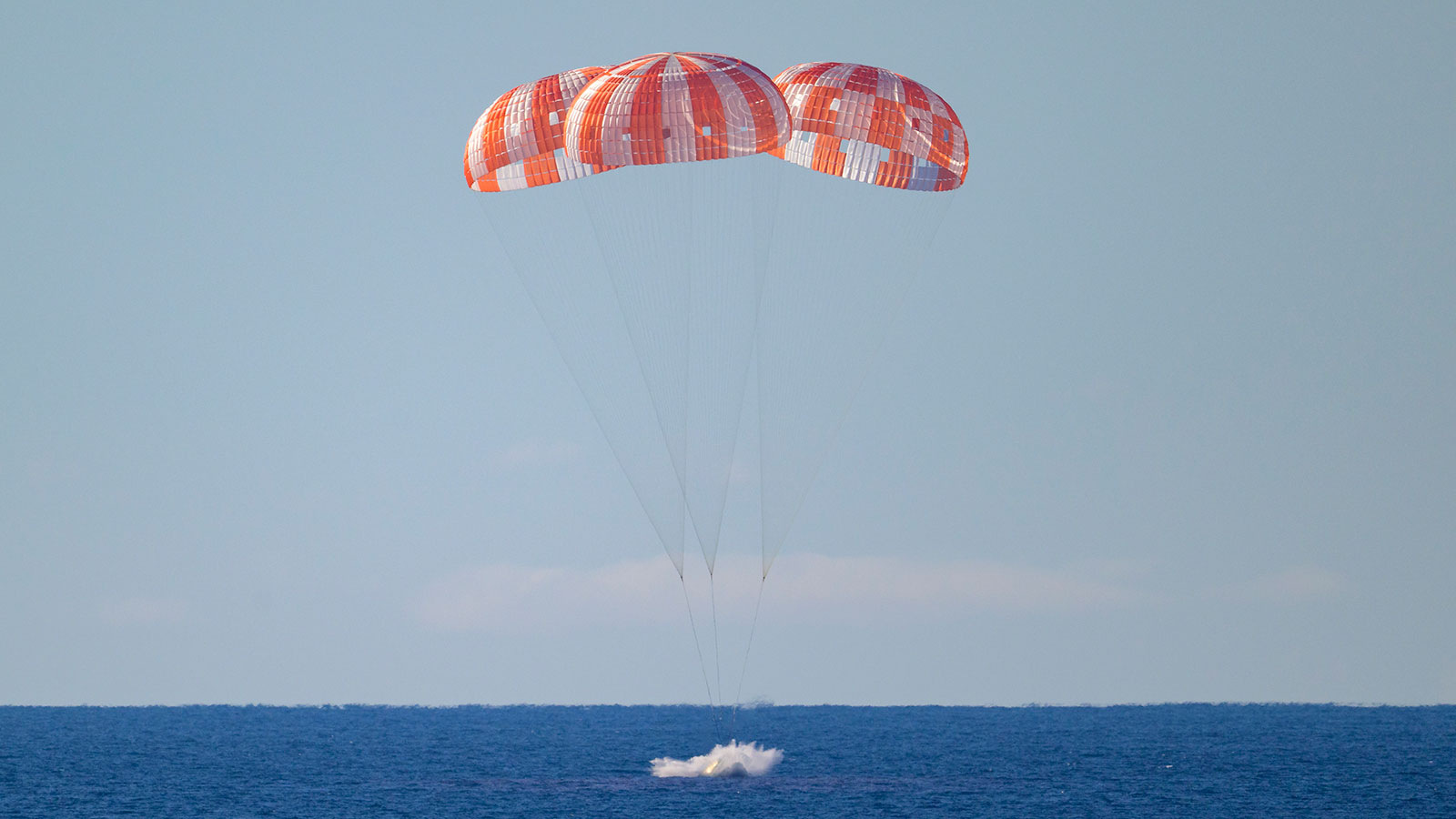 NASA’s Orion spacecraft splashes down in the Pacific Ocean after a successful 10-day mission with the Artemis II crew ― Commander Reid Wiseman, Pilot Victor Glover, Mission Specialist Christina Koch and Canadian Space Agency mission specialist Jeremy Hansen ― on board on April 10, 2026.