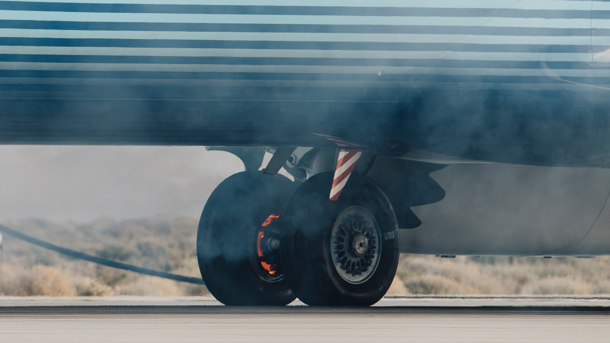 The significant braking force that is applied to the wheels translates to extreme heat exceeding 2,500 degrees Fahrenheit (1,371 degrees Celsius). (Photo: Alex Aristei © Boeing)