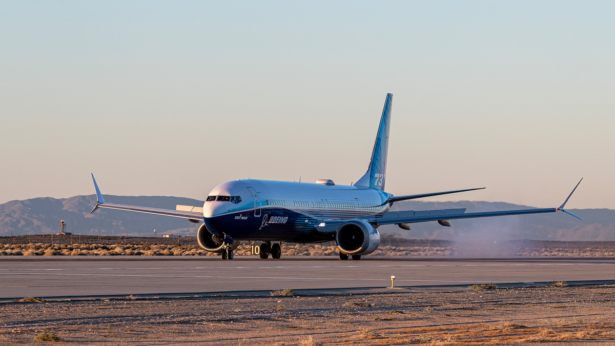 A fully-loaded 737-10 test airplane accelerates down the runway at more than 200 miles per hour before attempting to abort takeoff as part of a maximum brake energy test. (Photo: Scott Dworkin © Boeing) 