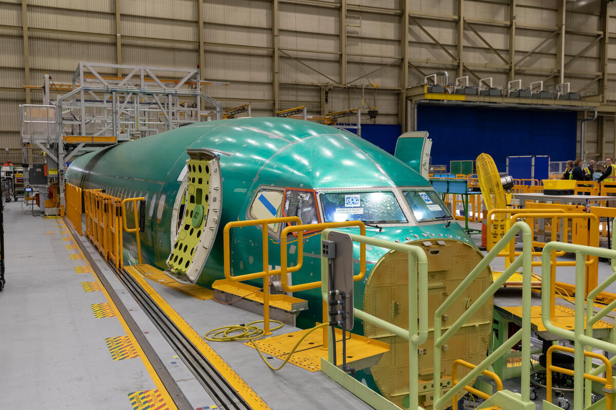 The first 737 fuselage was loaded into the Final System Installation tool in late June. (Paul Gordon photo © Boeing)