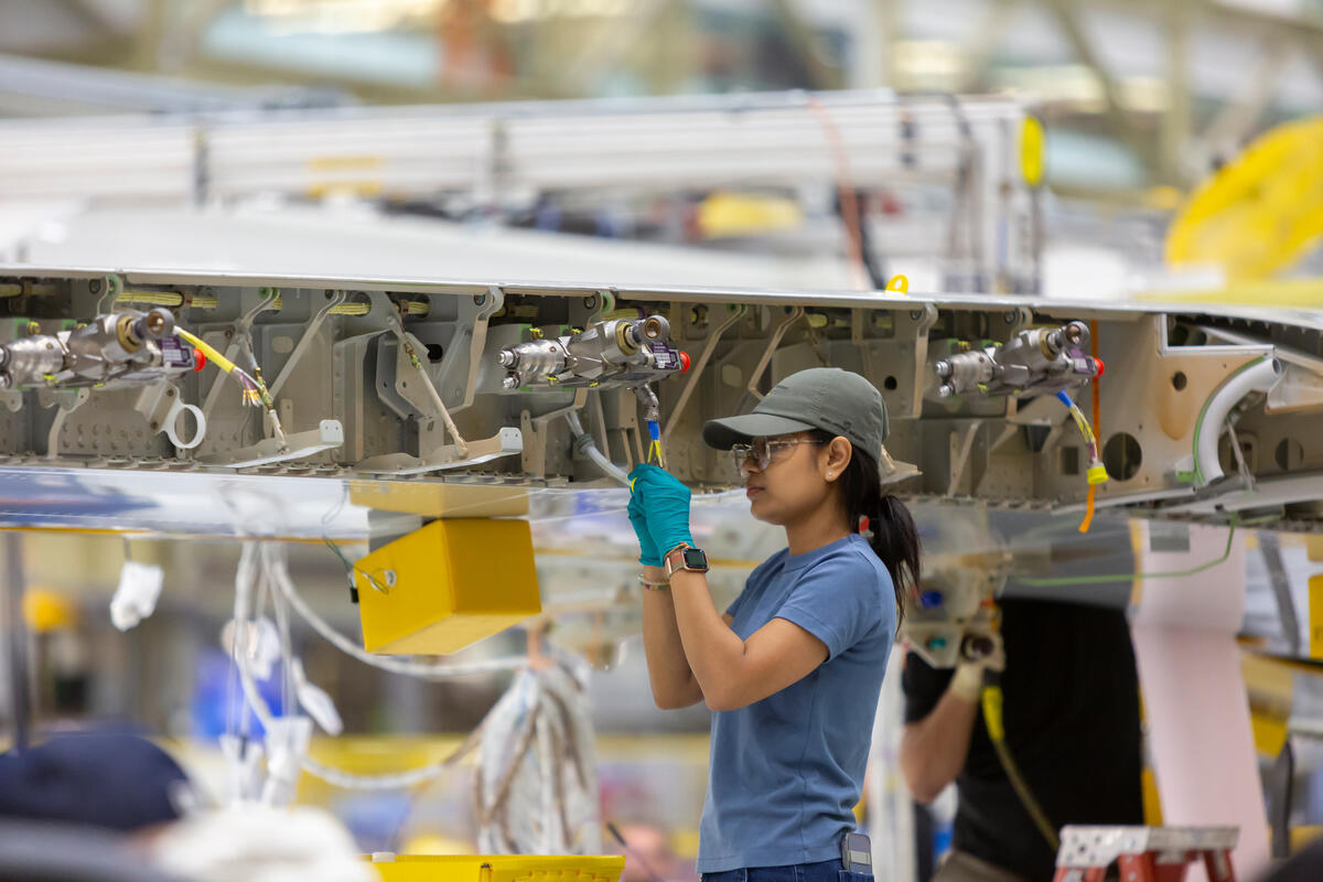 Chanlyna Phan, 737 Wings System Installation mechanic, works on the new North Line in Everett, Washington. (C Boeing)