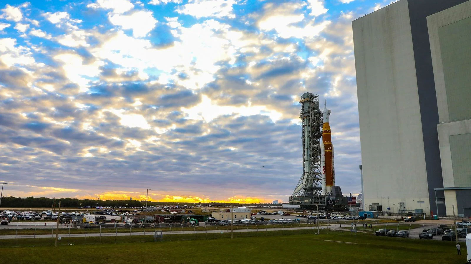 Just after sunrise Saturday, the Artemis II rocket emerges from the Vehicle Assembly Building, beginning an almost 12-hour trip to the launchpad. (©Boeing/John Grant)