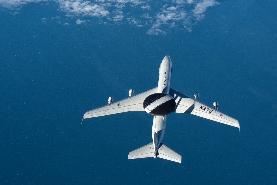 Jets flying around the globe