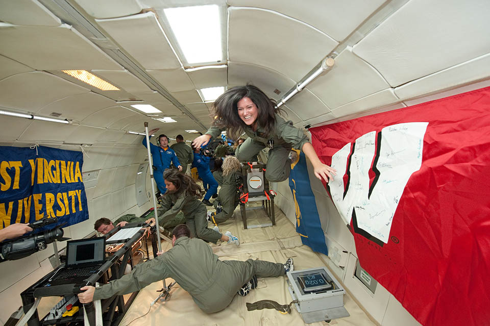 PHOTO DATE: 06-24-10LOCATION: Ellington,  ZERO G CORPSUBJECT: Reduced Gravity Office's Education Student Campaign zero-g flights. Flight Day 3WORK ORDER: 1887-ZEROG-06-24-10PHOTOGRAPHER: BILL STAFFORD & REGAN GEESEMAN