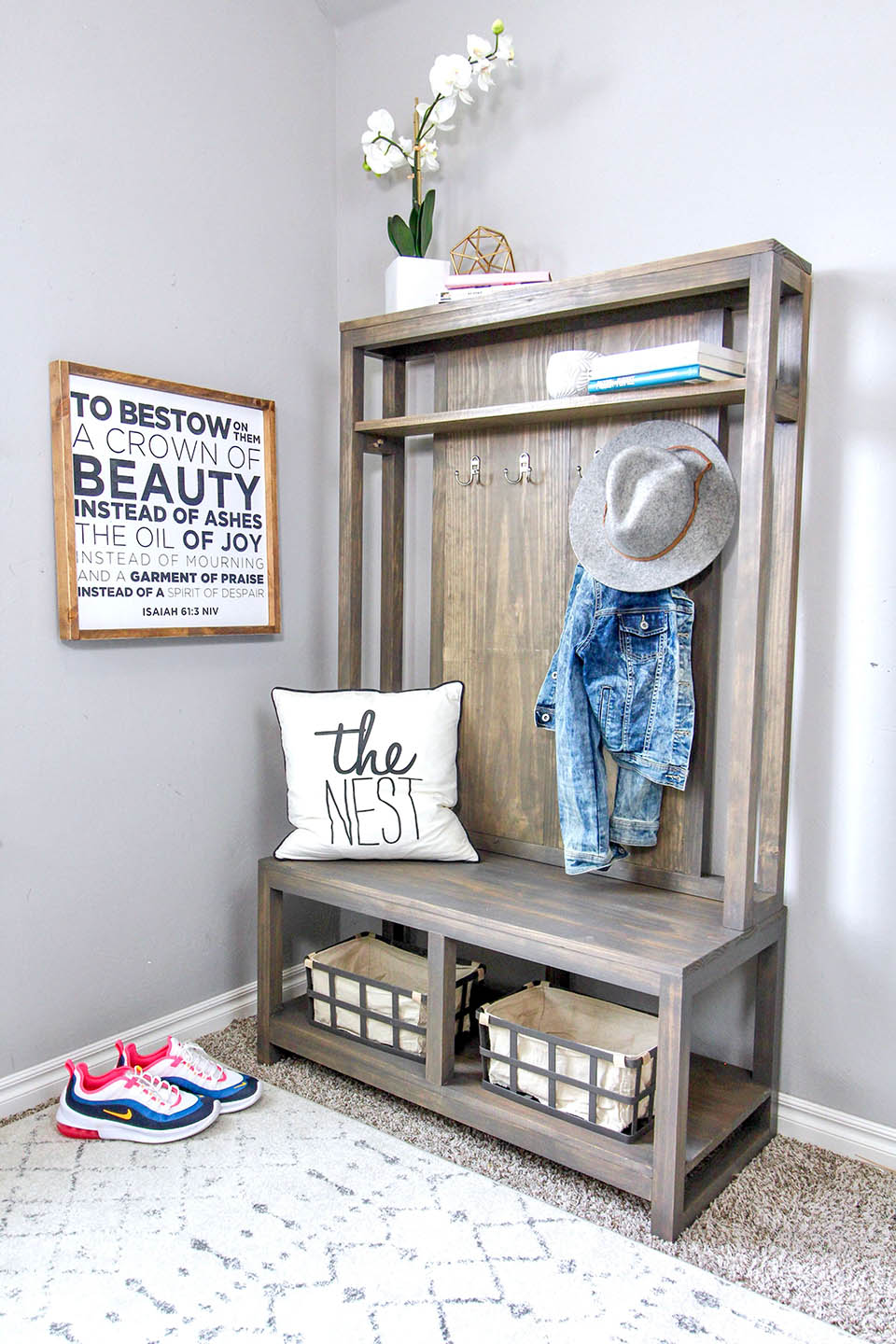 Entryway storage unit