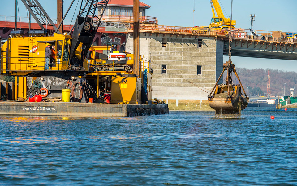 Dredge equipment.