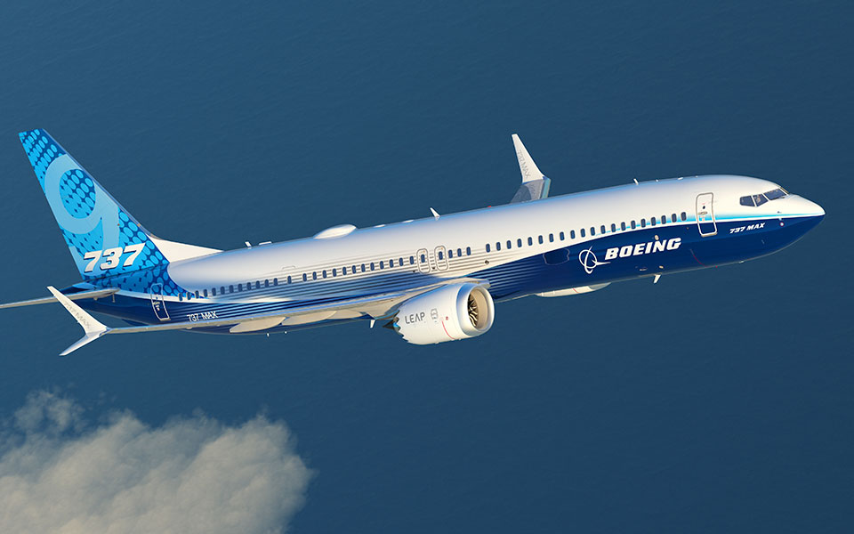Image of  7 3 7 dash 9 in flight.