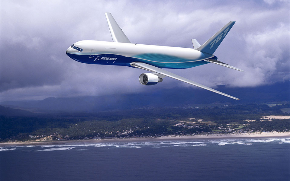 Picture of the 7 6 7 in flight.