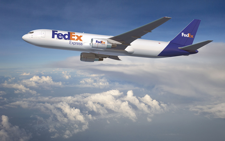 Picture of the 7 6 7 in flight.