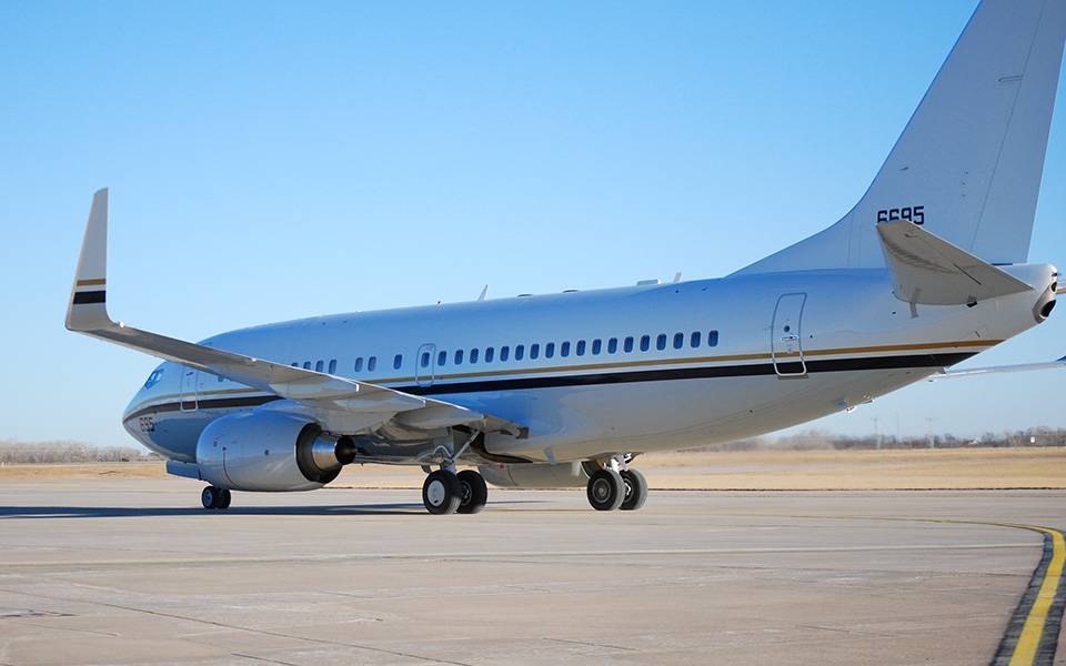 Picture of a C-40 A on runway.