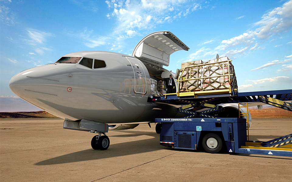 Picture of a C-40 A and cargo.