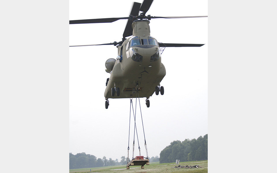 CH-47F Chinook carrying cargo.