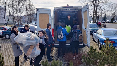 Boeing employees carry supplies to a shelter for Ukrainian refugees in the Polish city of Rzesz&oacute;w.