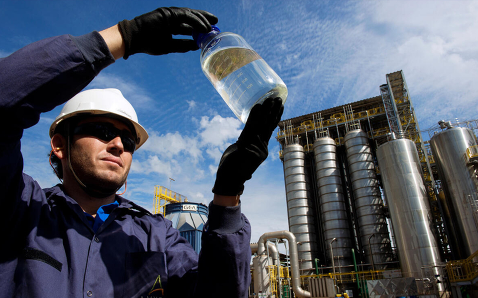 Boeing commits to making an entire family of commercial airplanes 100% SAF capable by 2030.