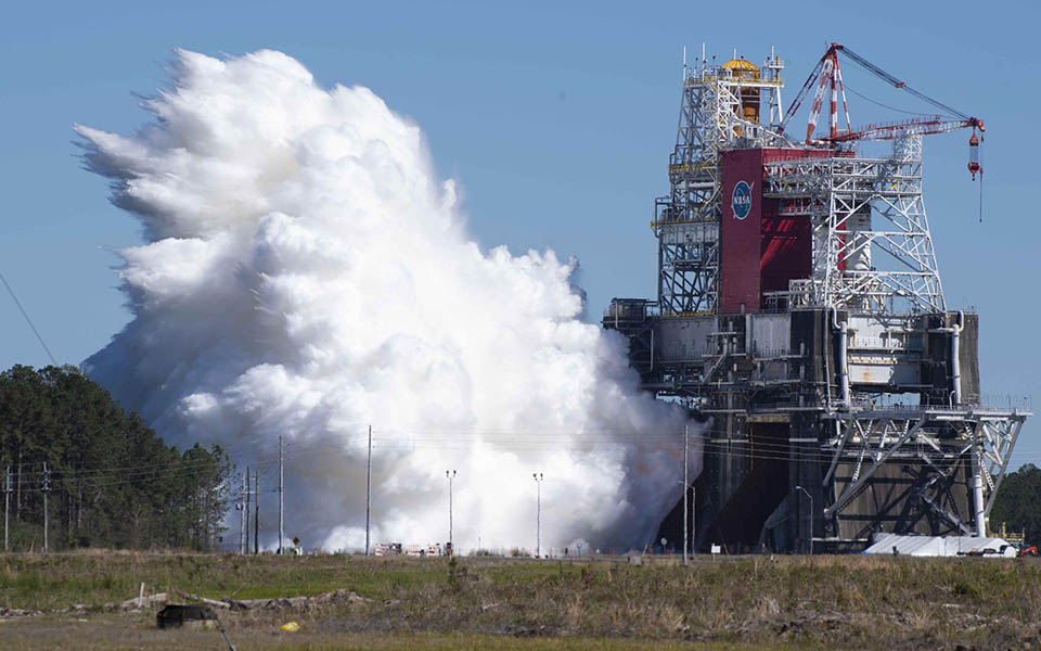 Picture of the Boeing Space Launch System Hot Fire