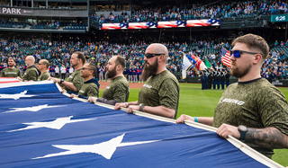 Boeing and Mariners pay tribute to those who have served